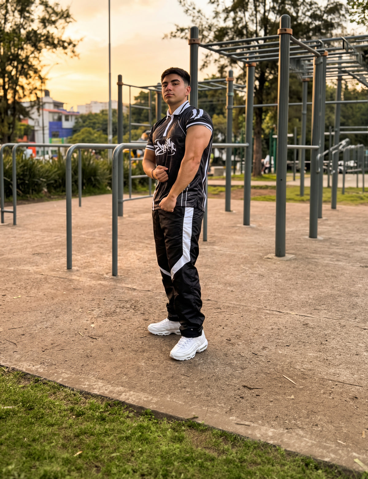 Track Pants Picos Hoppers negro con paneles blancos - outfit streetwear